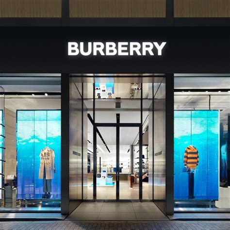 pissis tyyli burberry|Burberry store online.